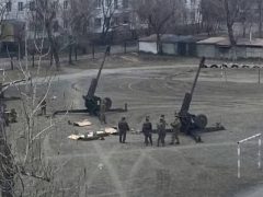 Украинцы воюют около мирных жителей