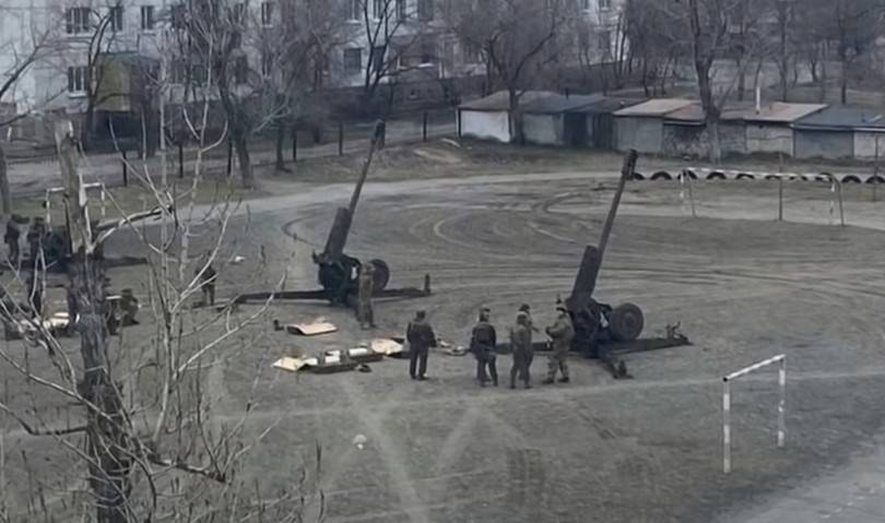 Украинцы воюют около мирных жителей