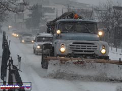 зима в Судаке, снегоуборочная машина